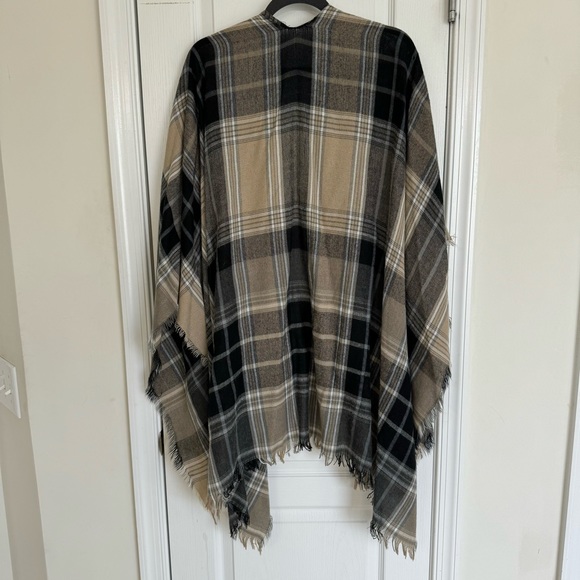 Black & Taupe Plaid Shawl - Picture 5 of 12